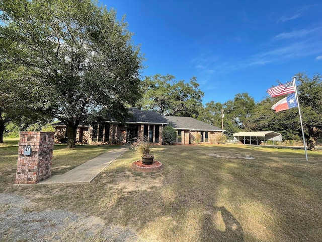 view of front of home featuring a front yard