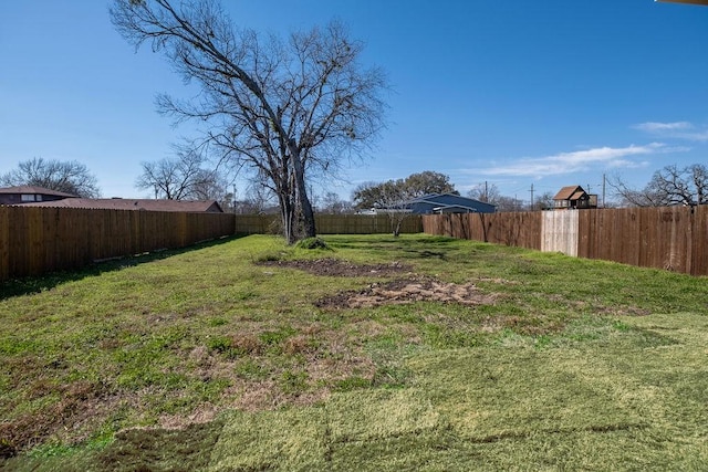 view of yard featuring a fenced backyard