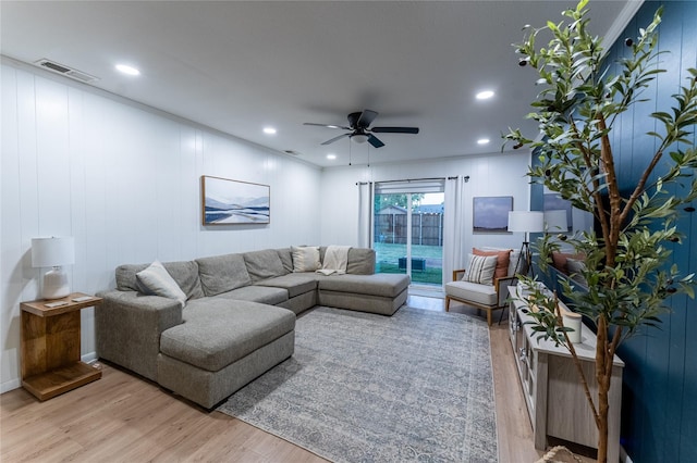 living room with light wood-type flooring, visible vents, ceiling fan, and recessed lighting