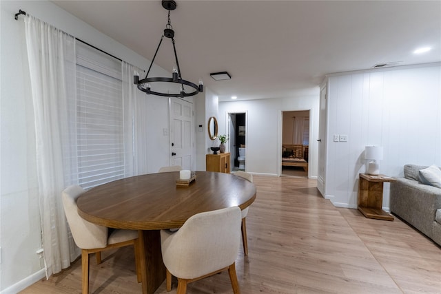 dining room with light wood-type flooring, baseboards, a notable chandelier, and recessed lighting