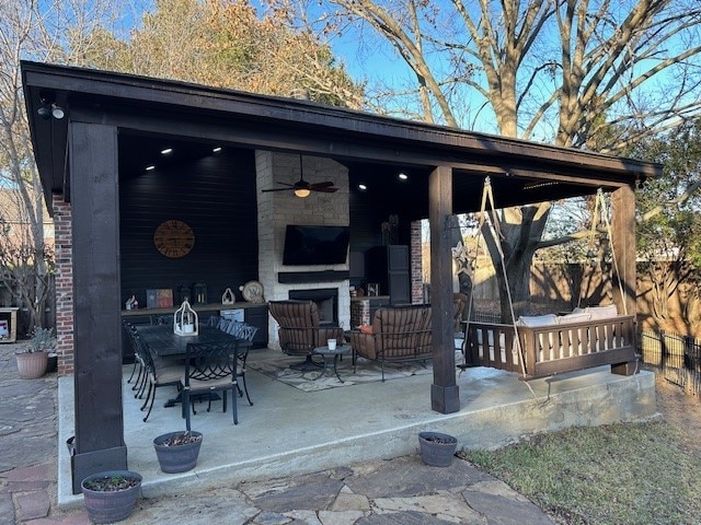 view of patio featuring an outdoor living space and a ceiling fan