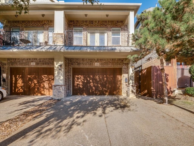 4520 Gilbert Ave, Dallas, TX 75219 - full bath with a shower stall, double vanity, crown molding, a relaxing tiled tub, and recessed lighting
