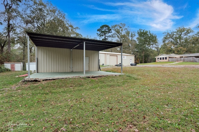 view of outdoor structure featuring a carport and an outdoor structure