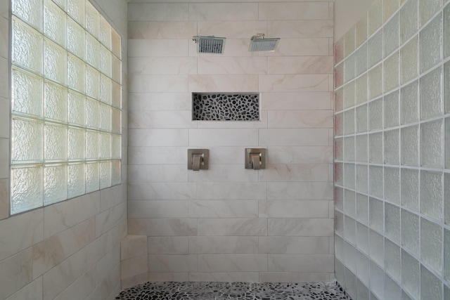 full bathroom featuring tiled shower