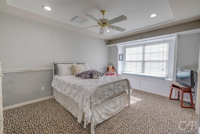 bedroom featuring baseboards, visible vents, ceiling fan, carpet flooring, and recessed lighting