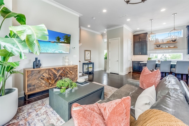 living room featuring dark wood-style floors, crown molding, and baseboards