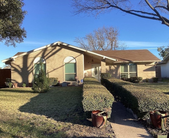 view of front of property with a front yard