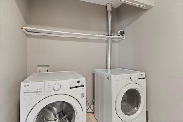 washroom with laundry area and washer and clothes dryer