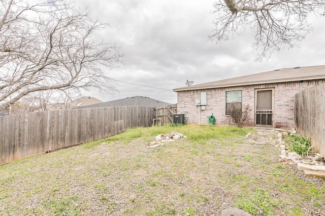 view of yard featuring a fenced backyard