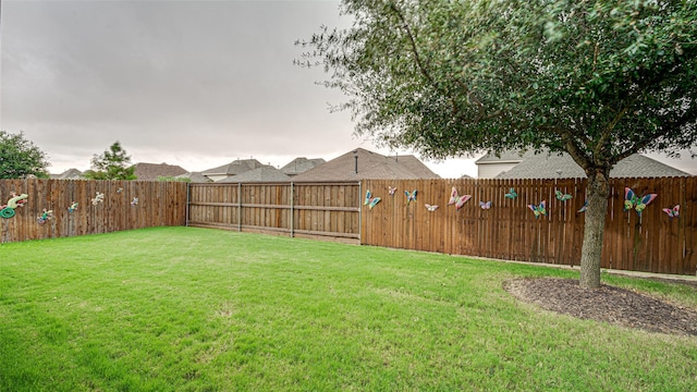 view of yard featuring a fenced backyard