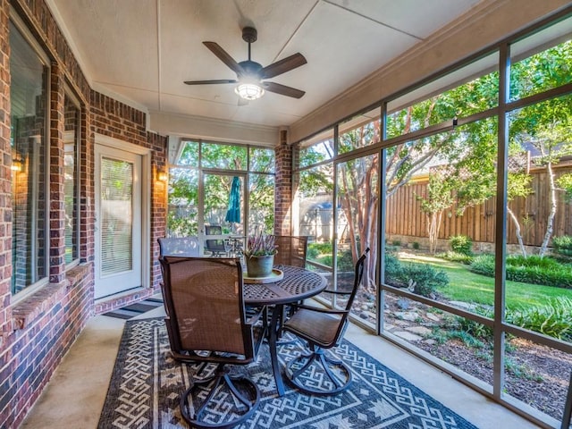 sunroom / solarium featuring a ceiling fan