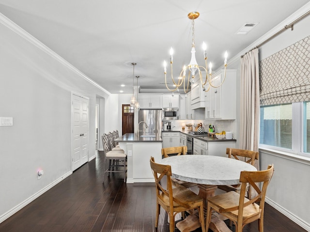 dining space with dark wood-style floors, baseboards, visible vents, and an inviting chandelier