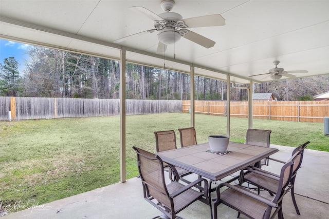 sunroom / solarium with a ceiling fan