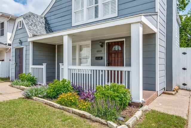 1009 Kings Hwy, Dallas, TX 75208 - property entrance with covered porch and roof with shingles