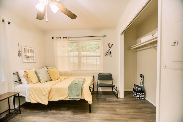 bedroom with a ceiling fan, a closet, baseboards, and wood finished floors