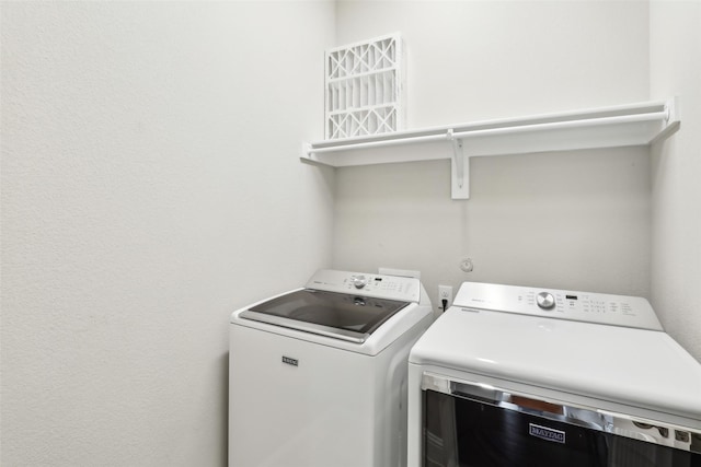 laundry room featuring laundry area and independent washer and dryer