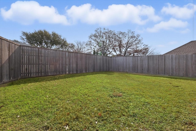 view of yard featuring a fenced backyard