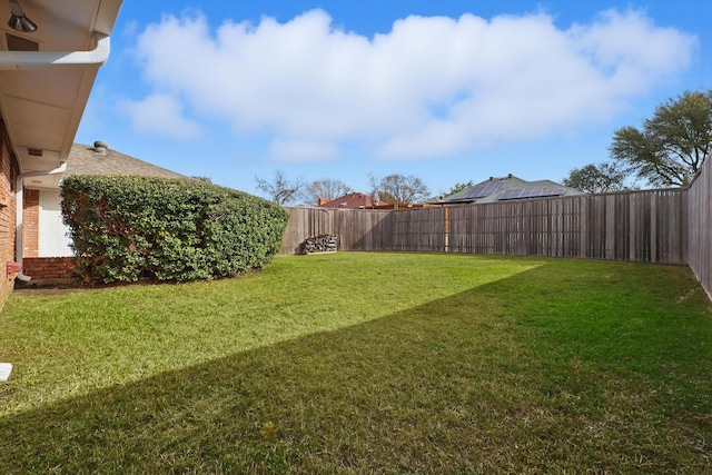 view of yard featuring a fenced backyard