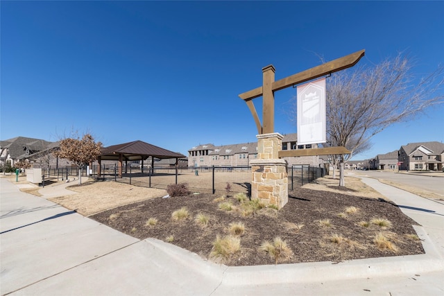 view of property's community featuring a residential view