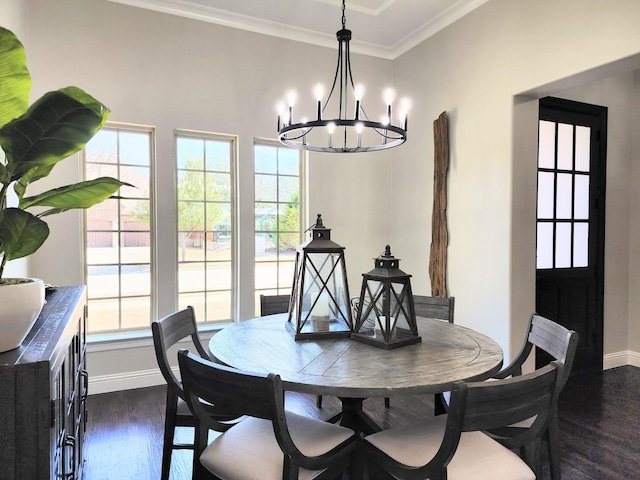 dining area featuring baseboards, a healthy amount of sunlight, dark wood-style flooring, and crown molding