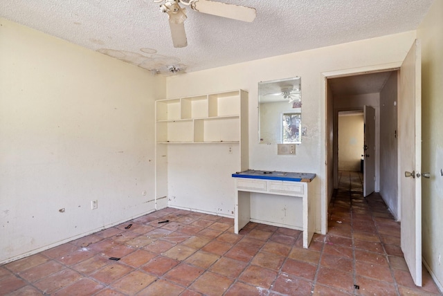 unfurnished room featuring a textured ceiling and a ceiling fan