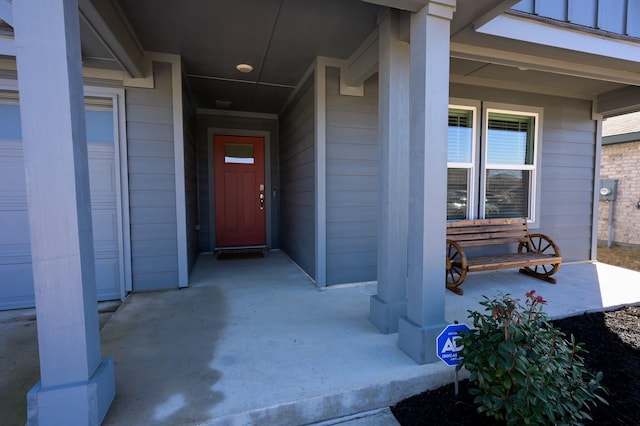 entrance to property featuring covered porch