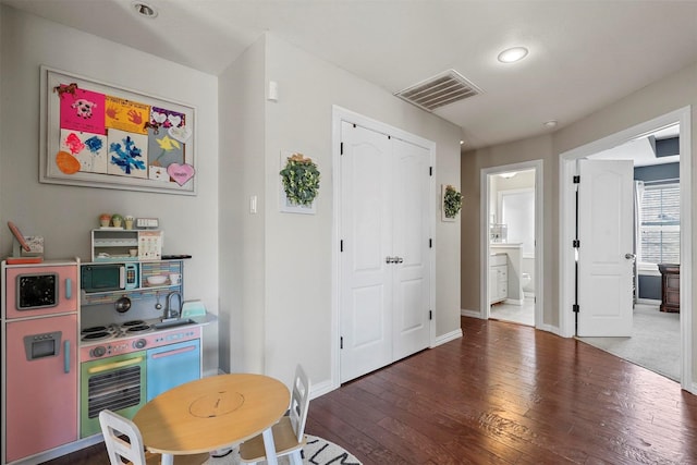 entryway featuring baseboards, visible vents, and hardwood / wood-style floors