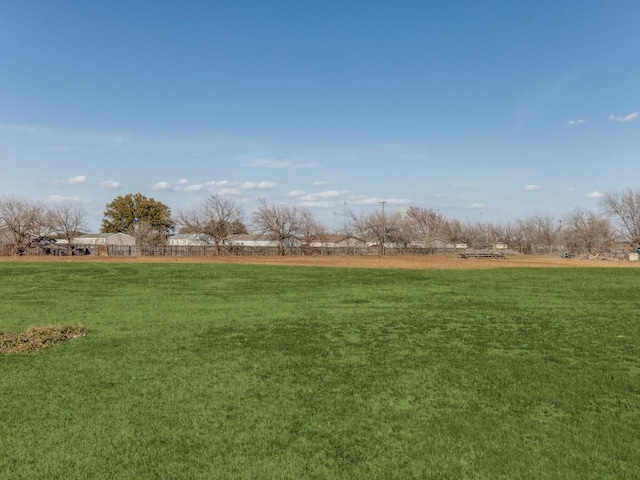 view of yard featuring a rural view