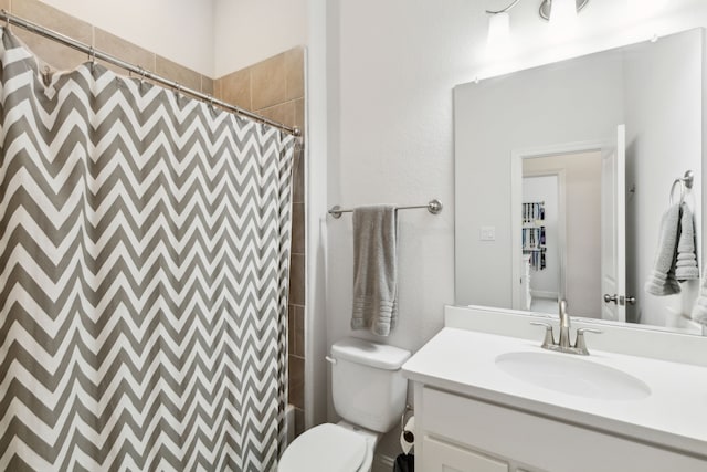 full bath featuring toilet, vanity, and a shower with curtain