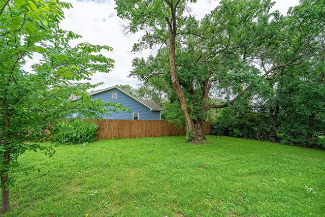 621 S Hill St, Pilot Point, TX 76258 - view of yard