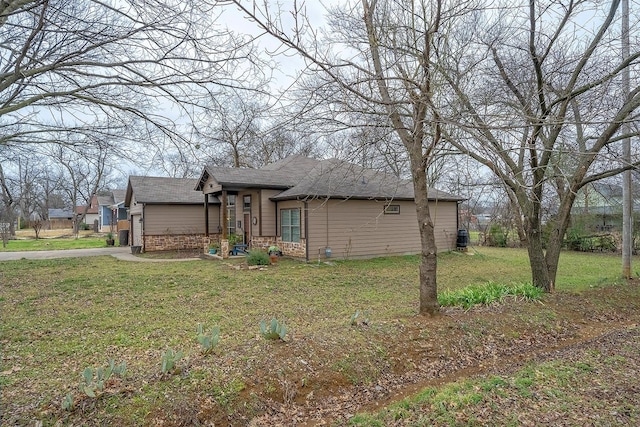 view of front of property with a front yard