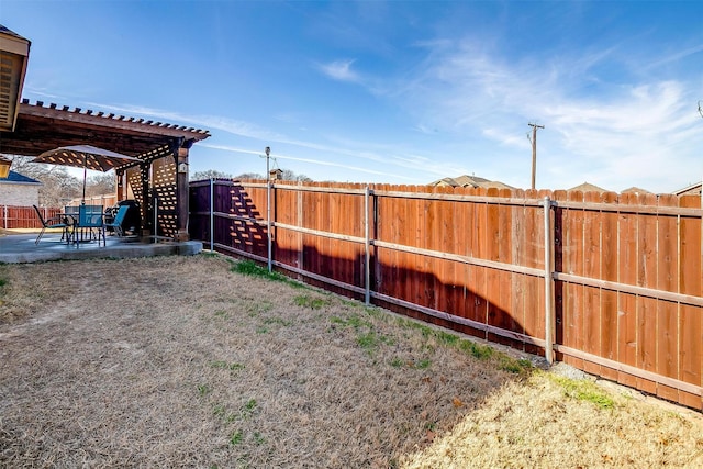 view of yard with a patio, a fenced backyard, and a pergola