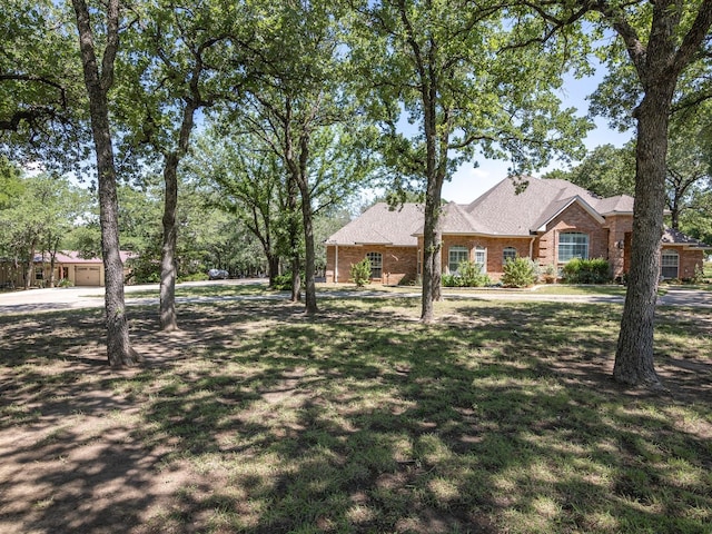 view of front of property featuring a front lawn and brick siding