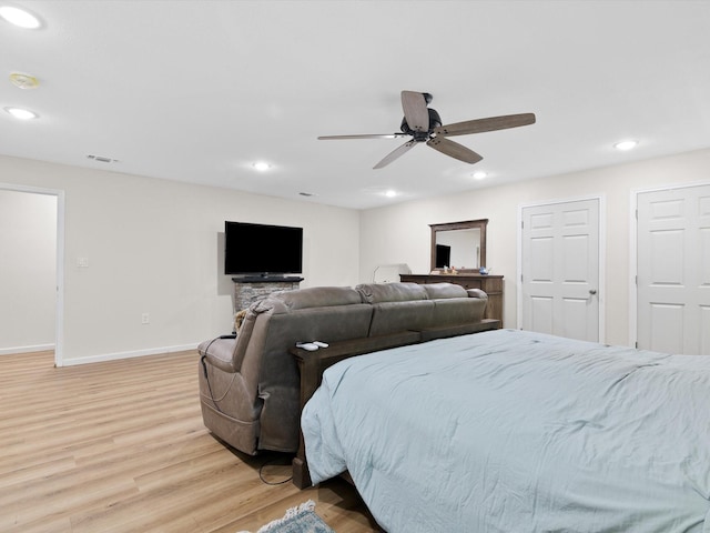 bedroom with baseboards, visible vents, ceiling fan, light wood-style floors, and recessed lighting