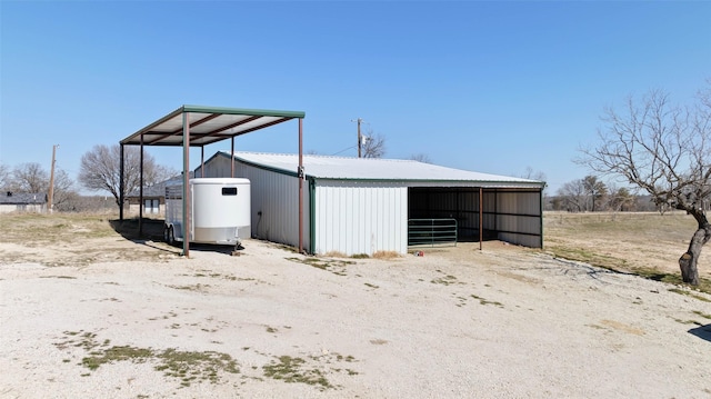 view of pole building featuring a carport