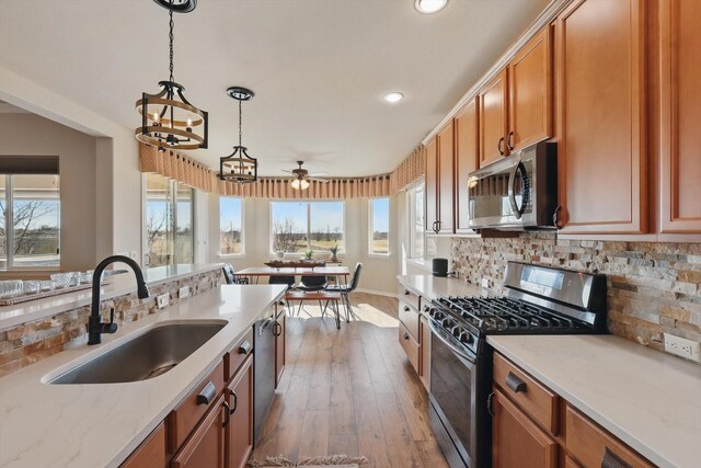 10112 Parkcrest Ct, Denton, TX 76207 - kitchen featuring stainless steel appliances, a ceiling fan, a wealth of natural light, and a sink