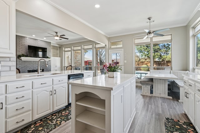 5505 Lomita Cir, Plano, TX 75023 - kitchen featuring ceiling fan, a sink, dishwasher, open shelves, and crown molding