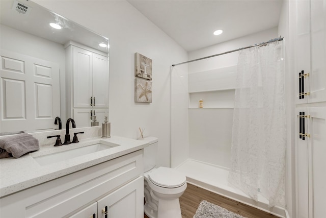 full bath with visible vents, toilet, wood finished floors, curtained shower, and vanity