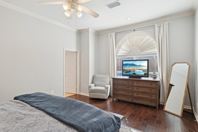 bedroom with baseboards, visible vents, ceiling fan, ornamental molding, and hardwood / wood-style floors