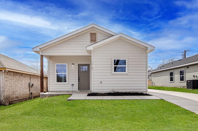 view of front of home featuring central AC unit and a front lawn