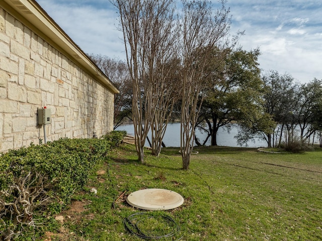 view of yard featuring a water view