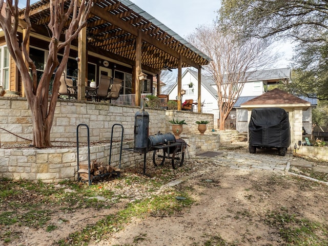 view of patio featuring a pergola