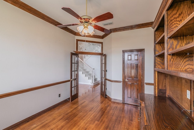 128 Oakview Dr, Hudson Oaks, TX 76087 - unfurnished room with ceiling fan, crown molding, wood finished floors, and baseboards