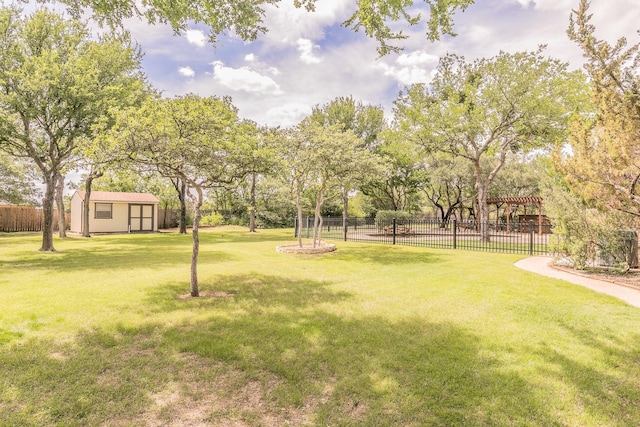 128 Oakview Dr, Hudson Oaks, TX 76087 - view of yard featuring an outbuilding and a shed