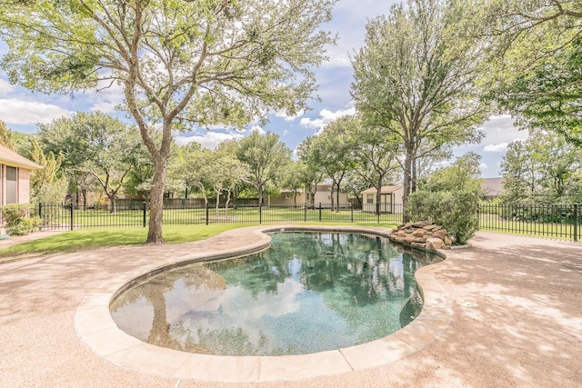 128 Oakview Dr, Hudson Oaks, TX 76087 - view of swimming pool with a patio