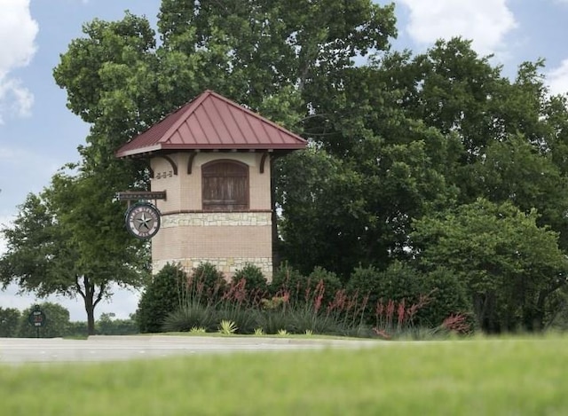 view of outdoor structure