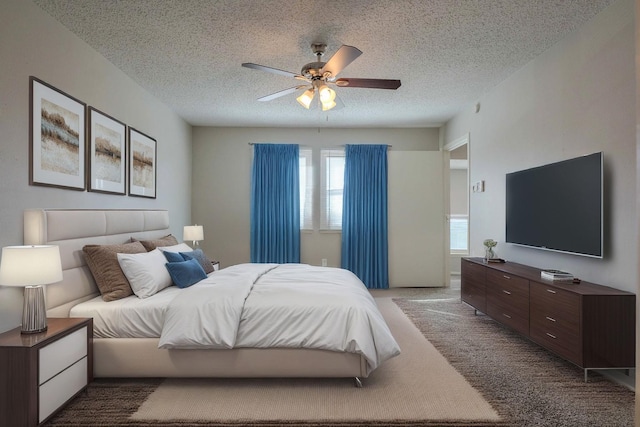 bedroom with a textured ceiling, carpet floors, and ceiling fan