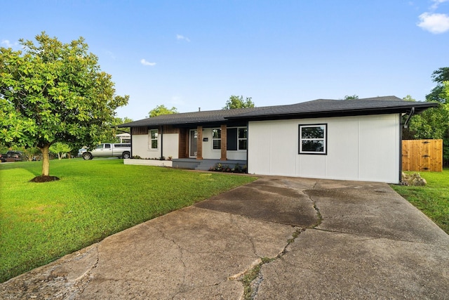 view of front of property with a front yard