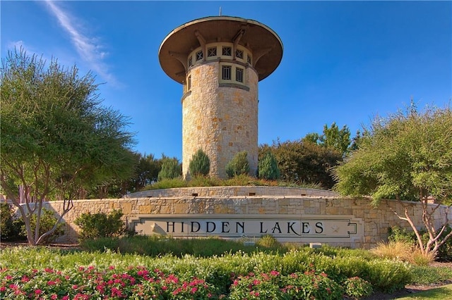 view of community / neighborhood sign