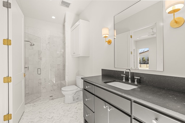 full bathroom with toilet, vanity, visible vents, a ceiling fan, and a stall shower